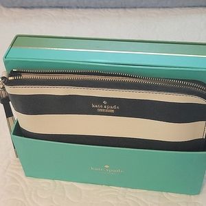 Kate Spade - Electronic Charging Bag
